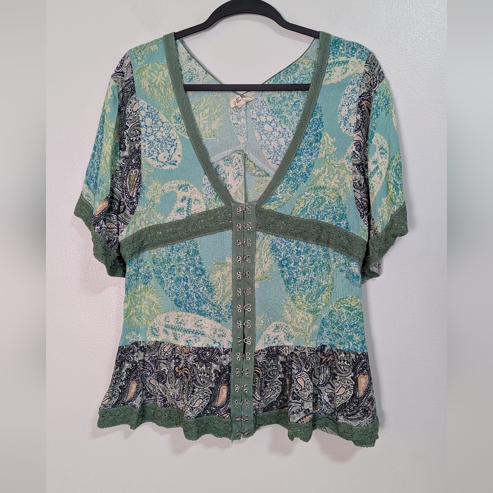 🌸POL Green Mixed Paisley Crochet Trim V Neck Short Sleeve‎ Blouse Size Medium